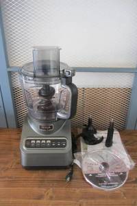 lot 49 image: Ninja - Ninja Professional 9-Cup Food Processor - Silver New wsmall chip on top cover