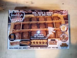 lot 15 image: Brooklyn Brownie Non-Stick Baking Pan with Built-in Slicer (18-Brownies Capacity) by Gotham Steel