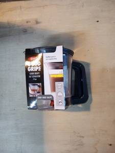 lot 26 image: Good Grips 4-Cup Gravy Fat Separator by OXO