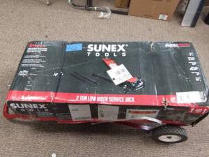 lot 113 image: SUNEX 2-Ton Low Rider Service Jack