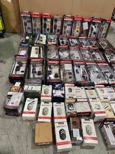 lot 7 image: Lot of assorted door knobs and handles Various Conditions Customer Returns See Pictures