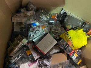 lot 9 image: Lot of assorted door knobs and misc  Various Conditions Customer Returns See Pictures