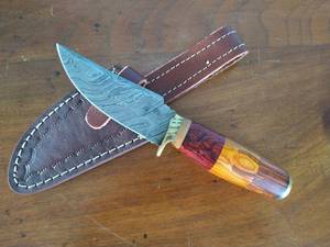 lot 7 image: Damascus Steel Fixed Blade Knife - Straight Back