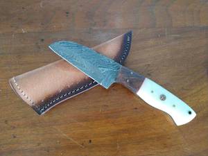 lot 9 image: Damascus Steel Fixed Blade Knife - Straight Edge