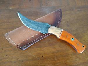lot 10 image: Damascus Steel Fixed Blade Knife - Trailing Point