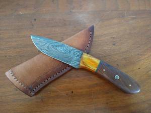 lot 11 image: Damascus Steel Fixed Blade Knife - Drop Point