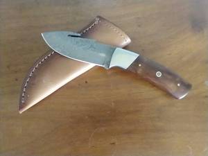 lot 14 image: Damascus Steel Fixed Blade Knife - Drop Point & Gut Hook