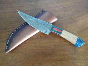lot 15 image: Damascus Steel Fixed Blade Knife - Trailing Point