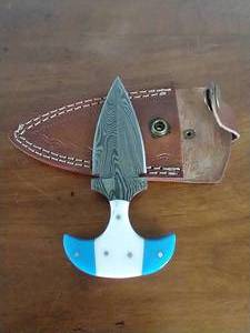 lot 17 image: Damascus Steel Fixed Blade Knife - Dagger