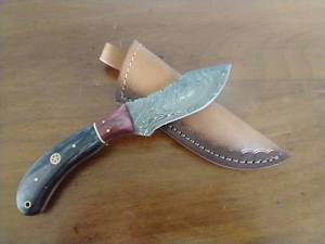 lot 21 image: Damascus Steel Fixed Blade Knife - Modified Drop Point