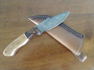 lot 24 image: Damascus Steel Fixed Blade Knife - Spear Point