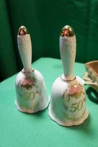 lot 132 image: Vintage Lefton, Royal Heritage and More