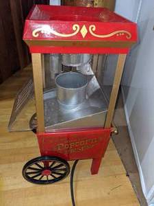 lot 121 image: Retro Red Holmes Popcorn Maker