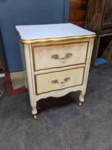 lot 85 image: Vintage Two-Drawer Nightstand Side Table