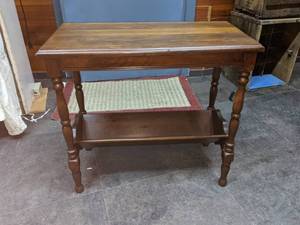 lot 90 image: Vintage Occasional Table with Lower MagazineBook Shelf