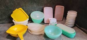 lot 110 image: Variety of Vintage Tupperware