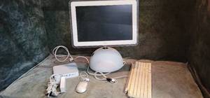 lot 32 image: Apple iMac G4 Monitor, Keyboard, Mouse & Base Station