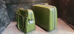 lot 65 image: Avocado Green Samsonite Luggage Pieces