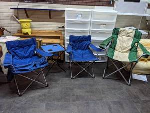 lot 115 image: 3 Collapsible Chairs & Small Table