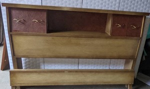 lot 20 image: Mid Century Modern Full Size Footboard & Headboard wStorage