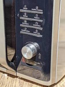 lot 77 image: Samsung 1.1 cu. ft. Countertop Microwave Oven with Sensor and Ceramic Enamel Interior