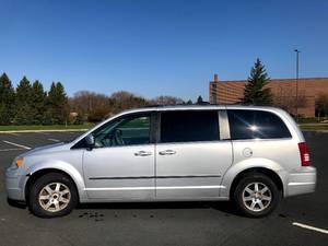 2009 Chrysler Town and Country Touring ED - 1 OWNER