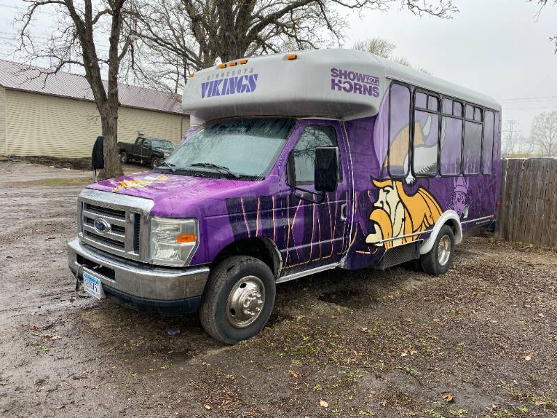 2008 Minnesota Viking Ford Passenger BusTAILGATE READY, Minnesota  Vikings Wrapped Party Bus