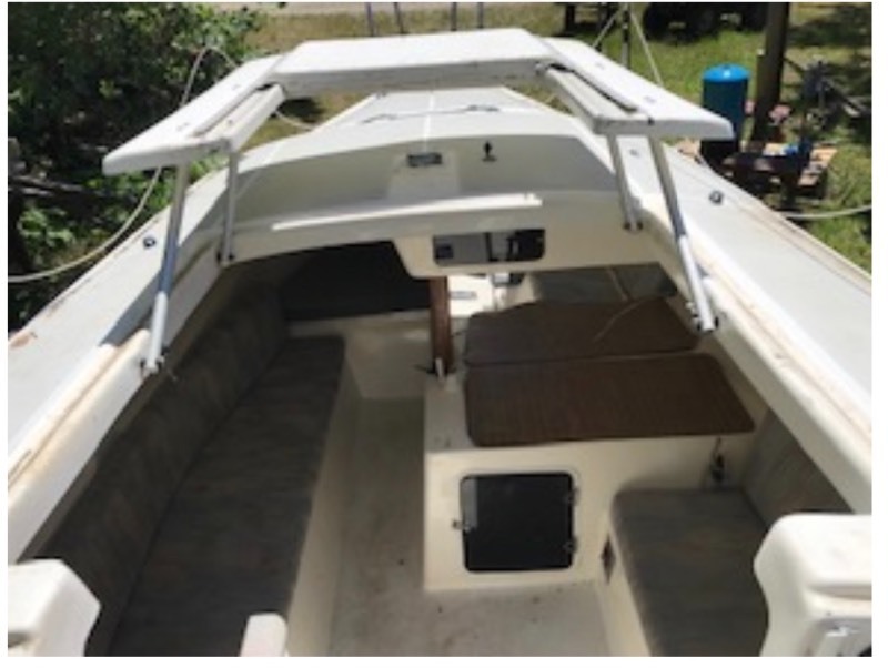 lot 1A image: 1990 MacGregor 25 Foot Sailboat & Trailer