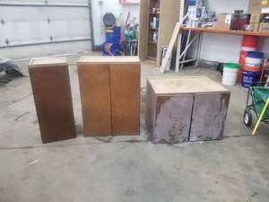 lot 43 image: 3 Wood Cabinets