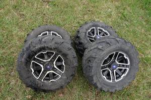 lot 40 image: 4 Polaris Rims and Tires