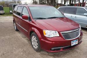 lot 2 image: 2014 Chrysler Town and Country Touring Minivan
