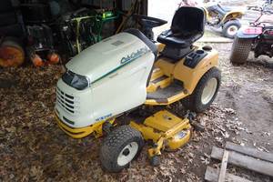 lot 13 image: Cub Cadet HDS3165 Riding Lawn Tractor - 48 Cut