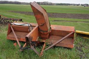lot 21 image: 8 PTO Driven Snow Thrower