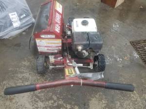 lot 18 image: Brown F780H Bed Edger - 8HP Honda