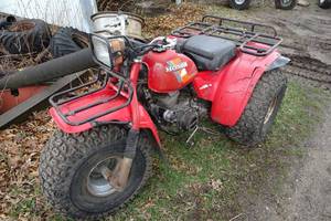 lot 35 image: 1983 Honda ATC200E All Terrain Cycle - 3 Wheeler