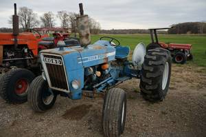 lot 8 image: Ford 3600 Diesel Tractor