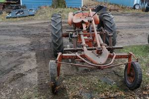 lot 10 image: 1952 Allis Chalmers Model G Tractor