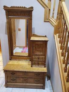 lot 2 image: Antique Victorian Gentlemans Dresser