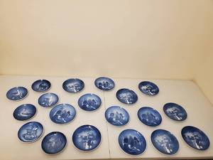 lot 26 image: Collection of Nineteen Bing and Grondahl Plates