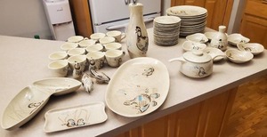 lot 4 image: Huge Collection of Red Wing Bob White Pottery