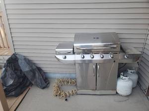 lot 83 image: Char-Broil Commercial INFARED Grill