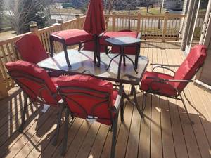 lot 94 image: Outdoor Patio Set With 6 Chairs, Two Footrests And End table