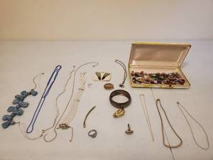 lot 102 image: Collection Of Costume Jewelry