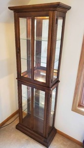lot 112 image: Lighted Curio Cabinet