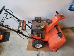 lot 125 image: Ariens 624 Snowblower