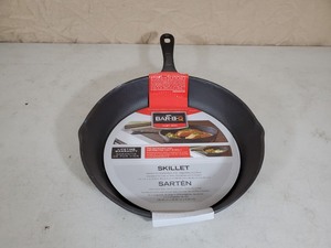 lot 15 image: New Cast Iron Skillet