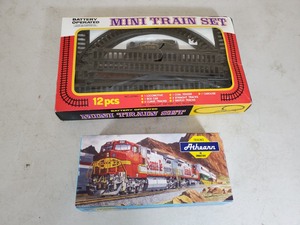 lot 20 image: 2 Vintage Mini Train Sets