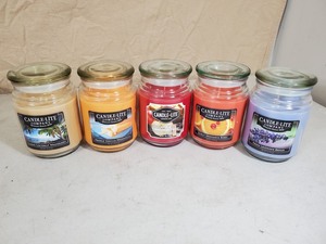 lot 29 image: 5 New 18 oz Candlelite Candles