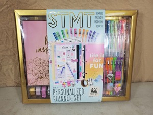 lot 30 image: New 850 Piece DIY Craft Kit