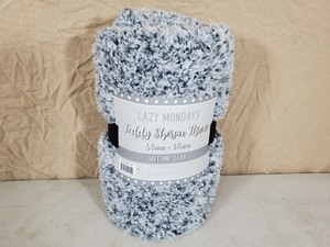 lot 38 image: New Teddy Sherpa Throw